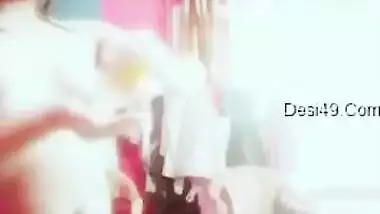Webcam video of good-looking Desi girl oiling wonderful body