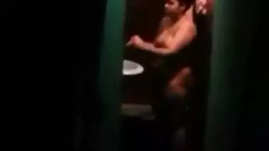 Guy before sex spies on Desi BBW who washes XXX curves in bathroom