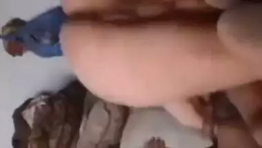 Pakistani Pathan Desi wife drives man into XXX satisfaction with mouth