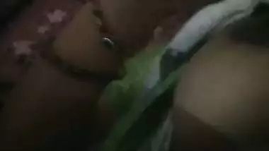 Slutty bhabhi in saree is ready for sex with client