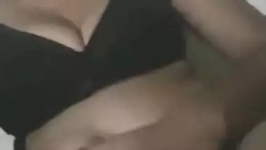 Desi babe is XXX fascinating when she performs an inept XXX show