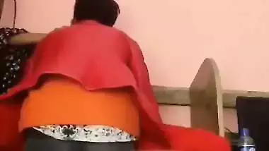 Hijabi girl’s Pakistani porn from her computer class