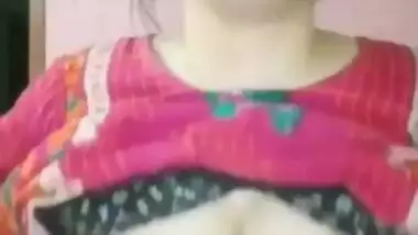 Beautiful Paki Girl Showing