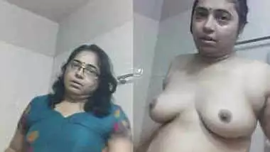 Desi Aunty Hiddenly Bath Capture indian amateur sex